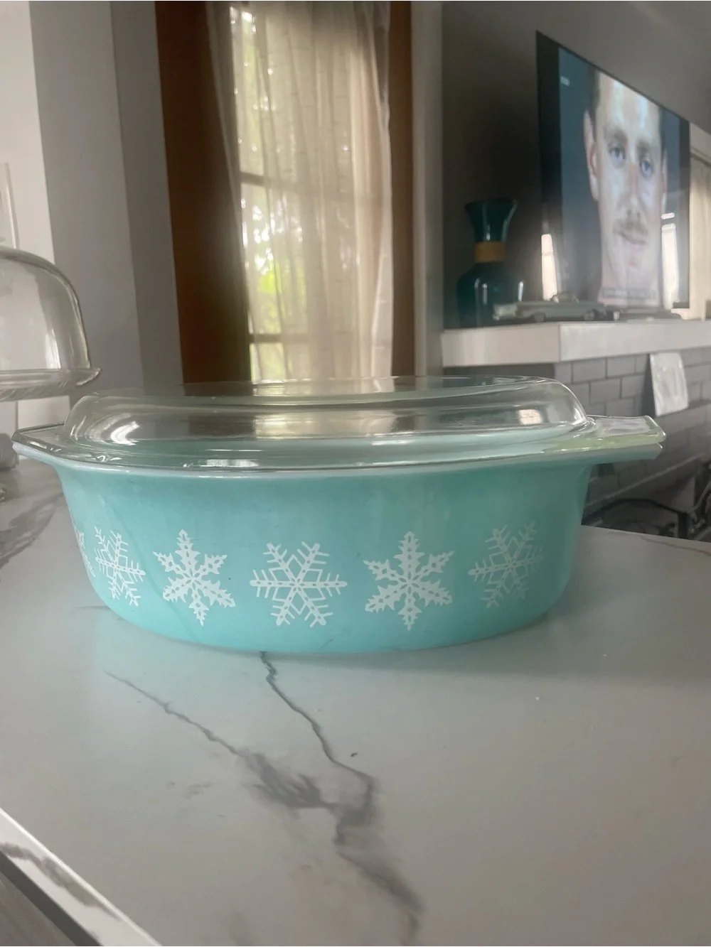 Pyrex Vintage 045 2 1/2 QT Snowflake Casserole W/Glass Lid bit discolored areas